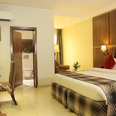 Grand Pela Hotel & Suites Абуджа Экстерьер фото