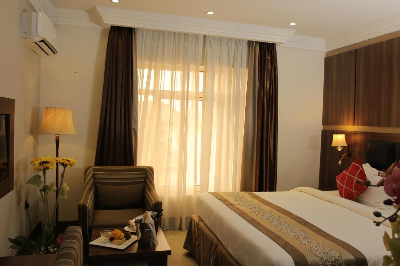 Grand Pela Hotel & Suites Абуджа Экстерьер фото