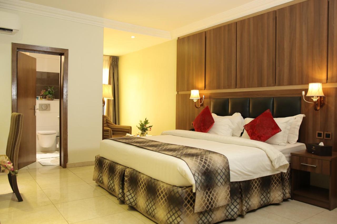 Grand Pela Hotel & Suites Абуджа Экстерьер фото