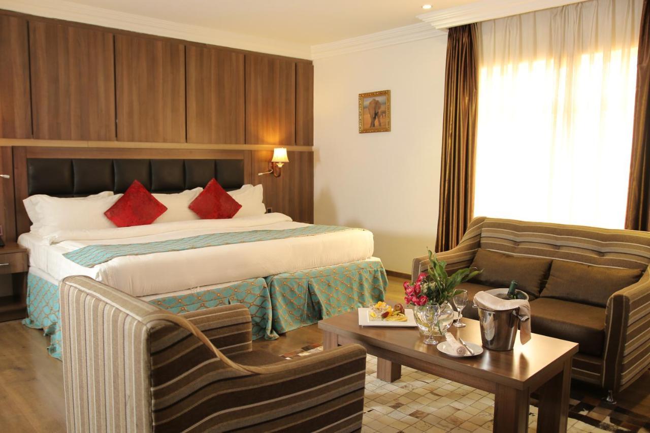Grand Pela Hotel & Suites Абуджа Экстерьер фото