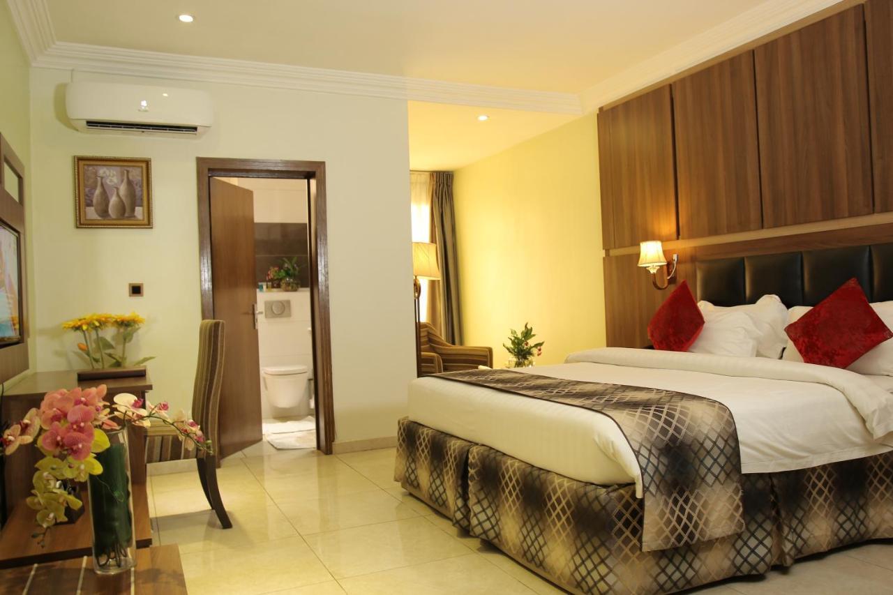 Grand Pela Hotel & Suites Абуджа Экстерьер фото
