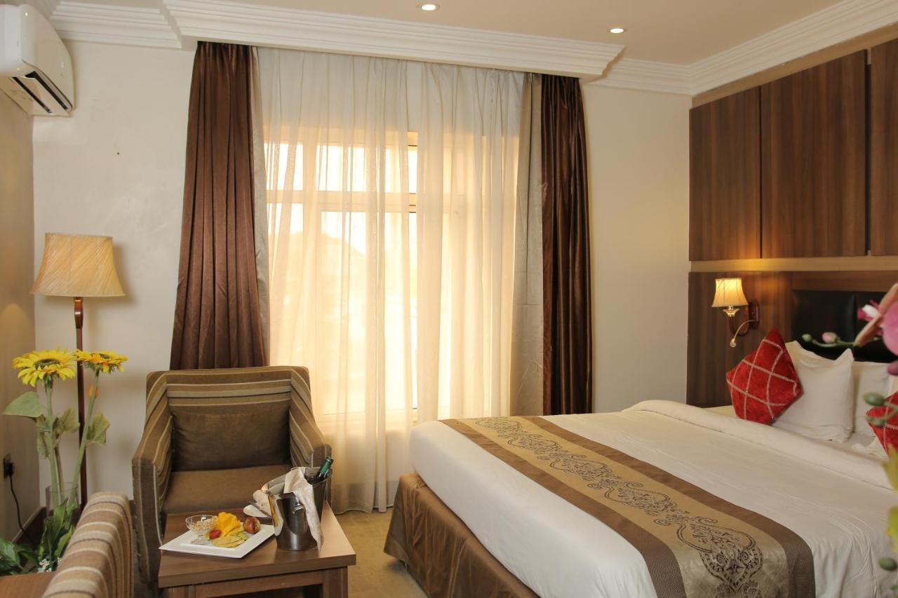 Grand Pela Hotel & Suites Абуджа Экстерьер фото