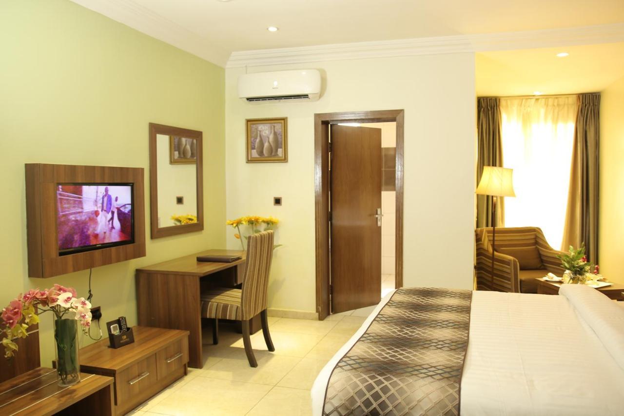 Grand Pela Hotel & Suites Абуджа Экстерьер фото