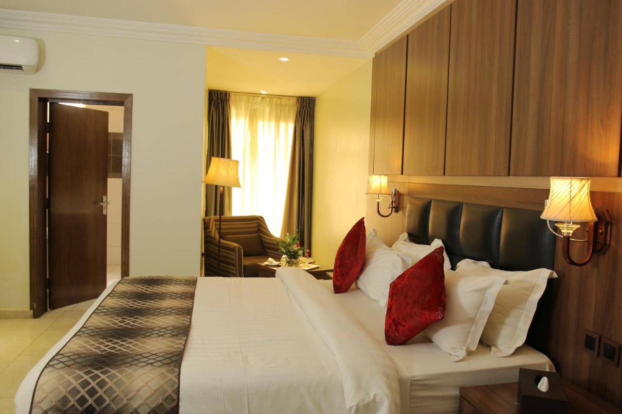 Grand Pela Hotel & Suites Абуджа Экстерьер фото