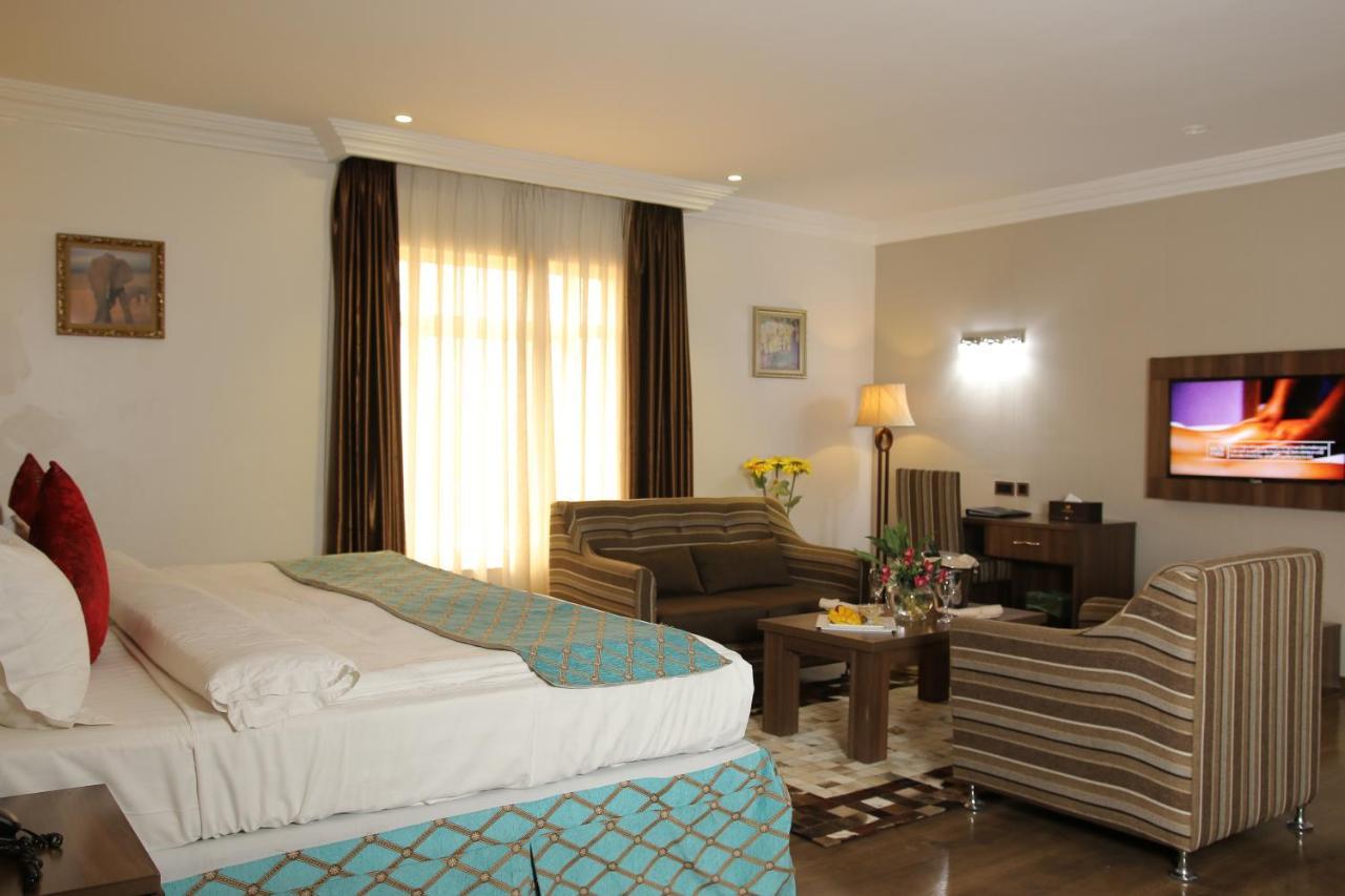 Grand Pela Hotel & Suites Абуджа Экстерьер фото
