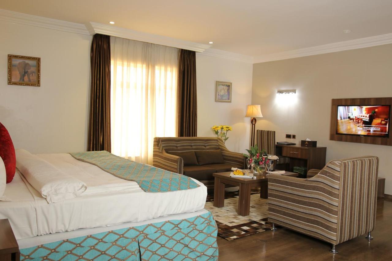 Grand Pela Hotel & Suites Абуджа Экстерьер фото