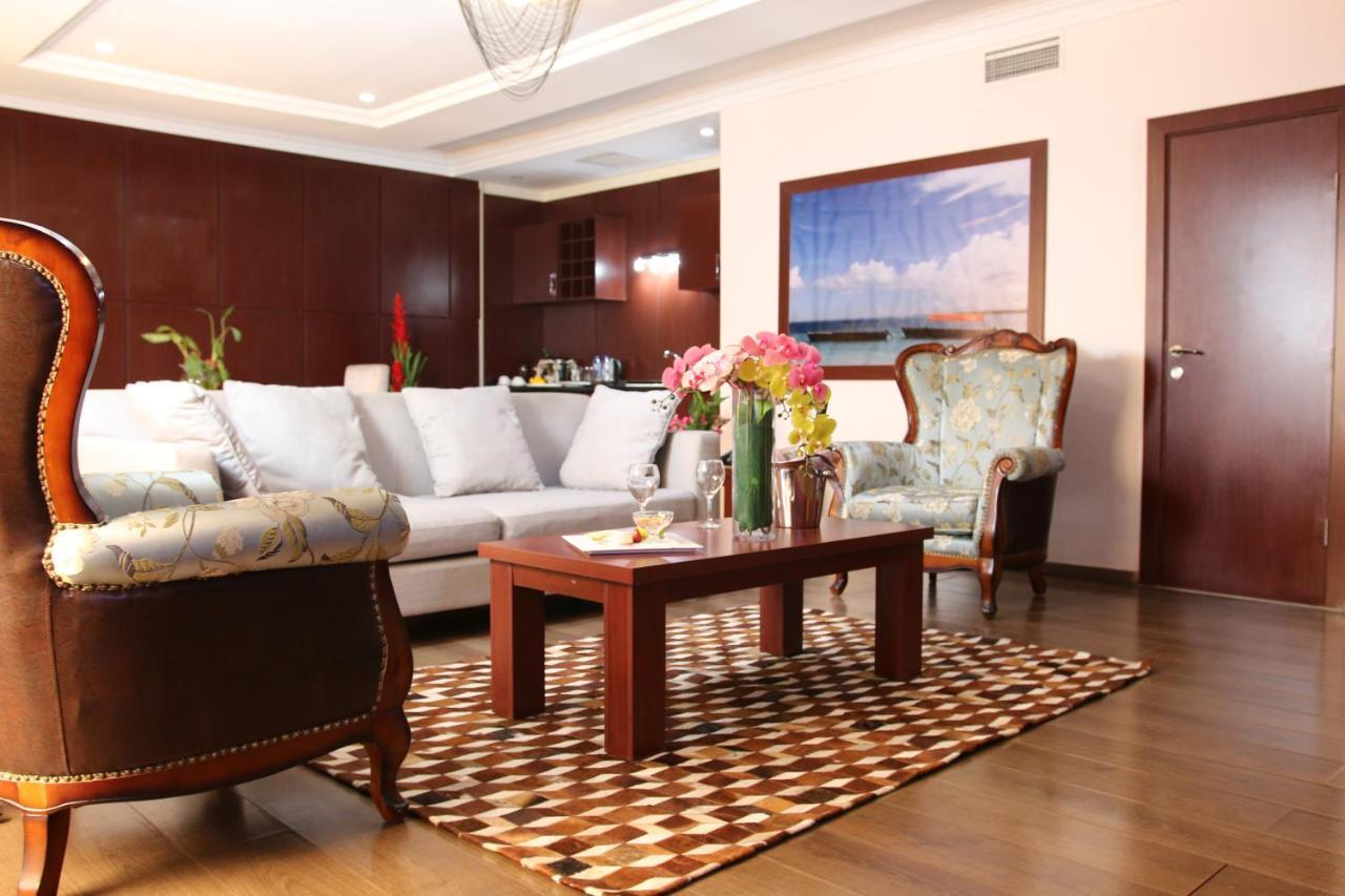 Grand Pela Hotel & Suites Абуджа Экстерьер фото