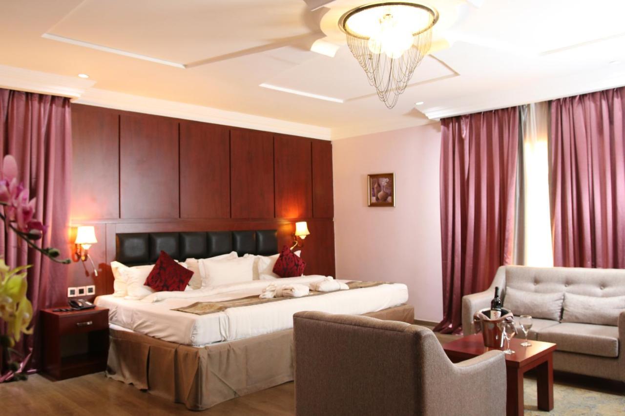 Grand Pela Hotel & Suites Абуджа Экстерьер фото