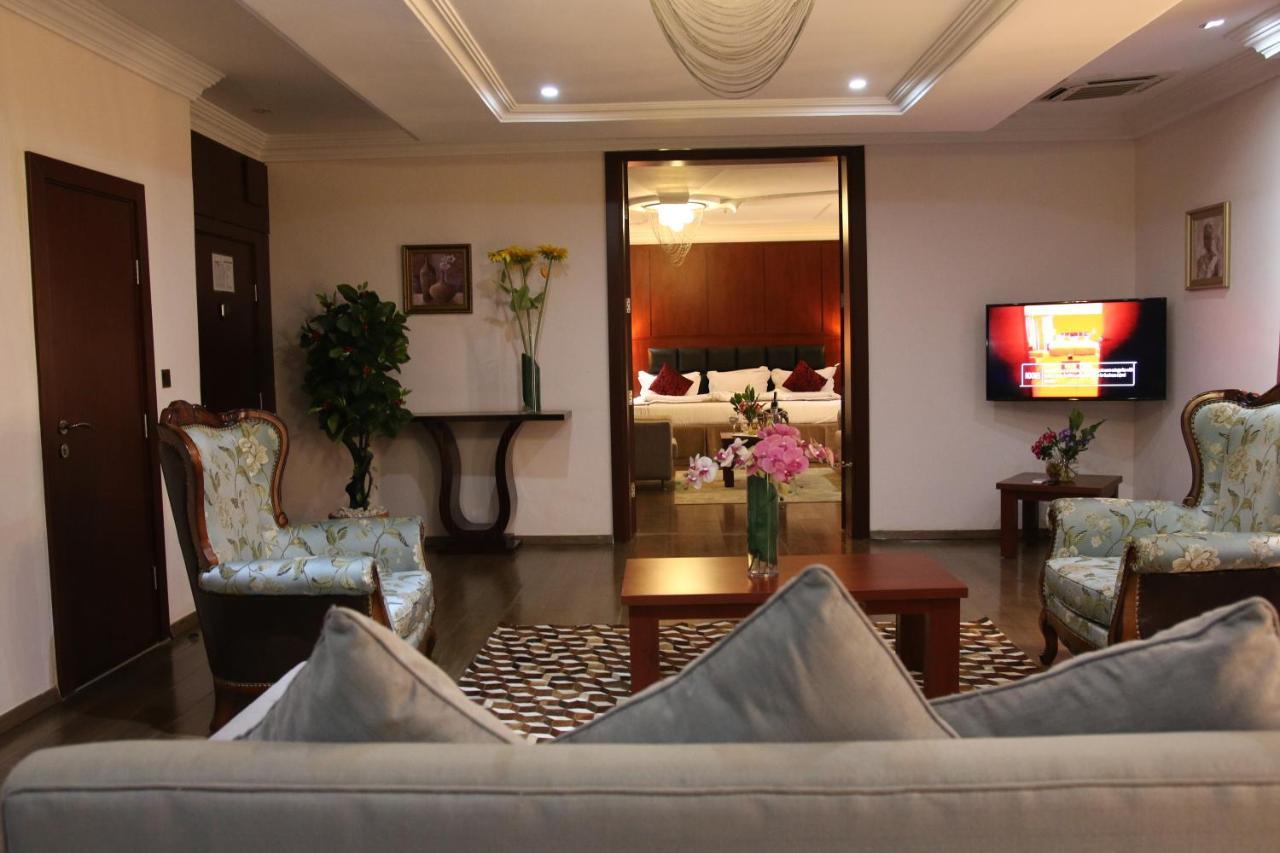 Grand Pela Hotel & Suites Абуджа Экстерьер фото