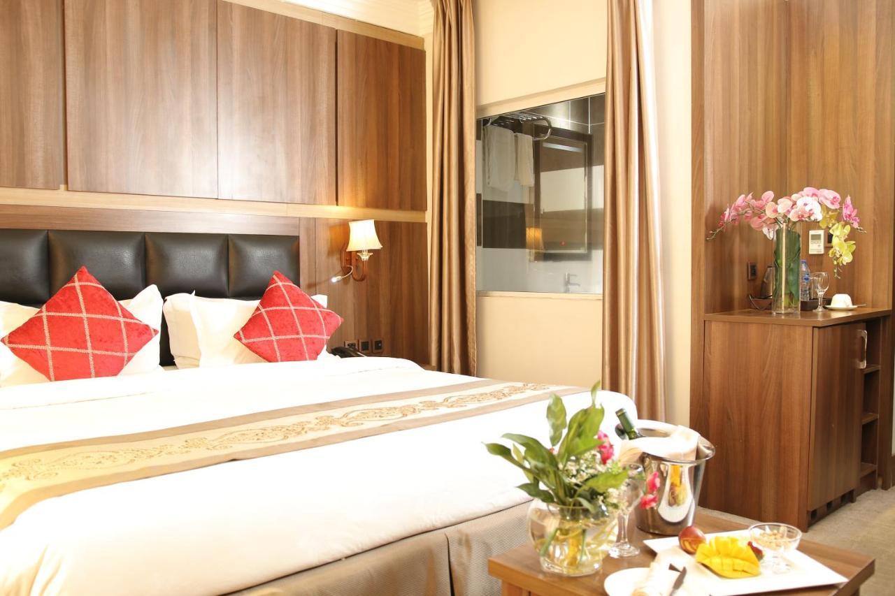 Grand Pela Hotel & Suites Абуджа Экстерьер фото