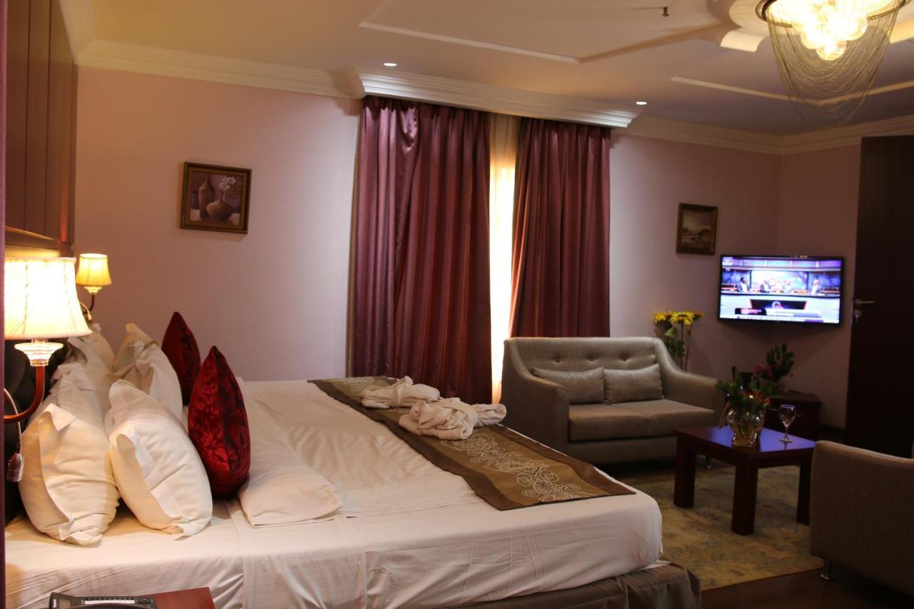 Grand Pela Hotel & Suites Абуджа Экстерьер фото