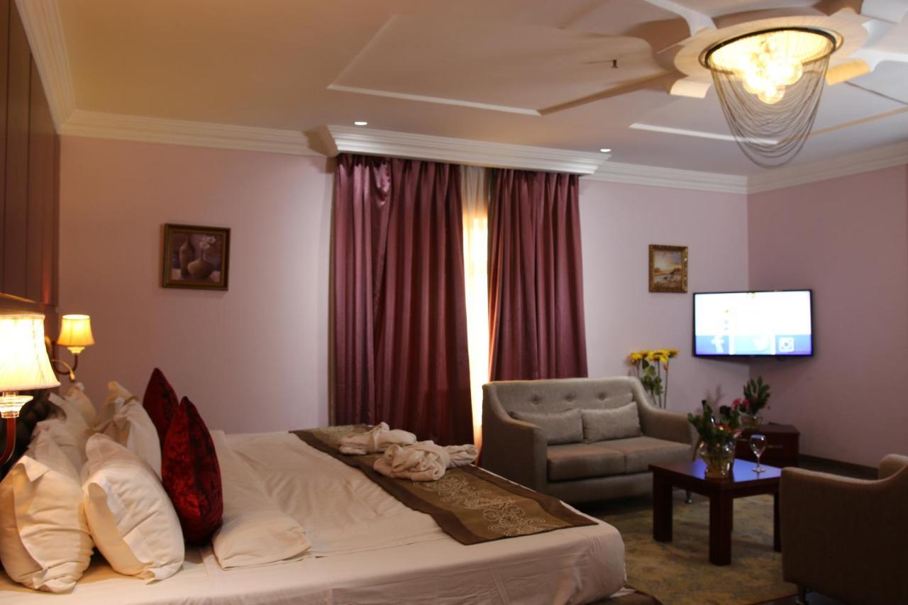 Grand Pela Hotel & Suites Абуджа Экстерьер фото