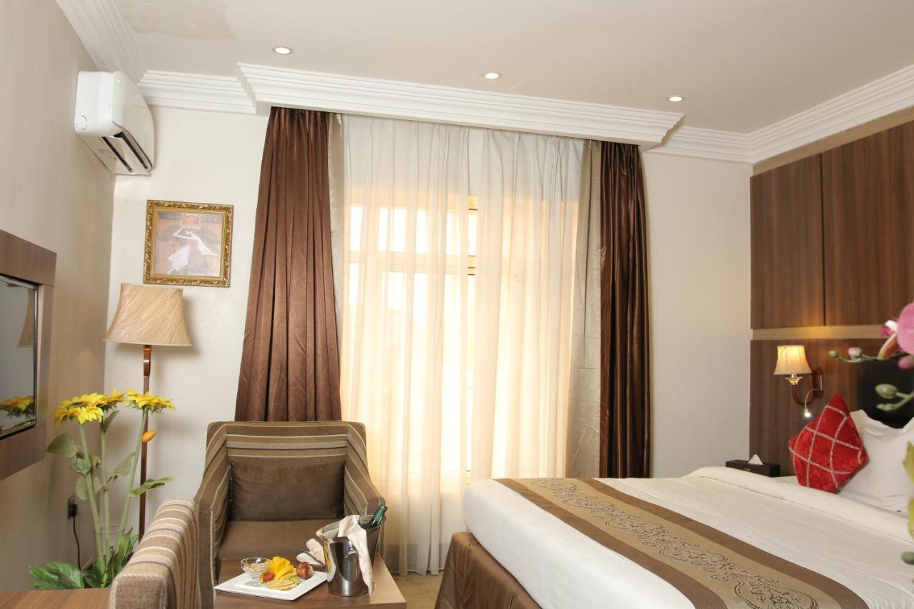 Grand Pela Hotel & Suites Абуджа Экстерьер фото