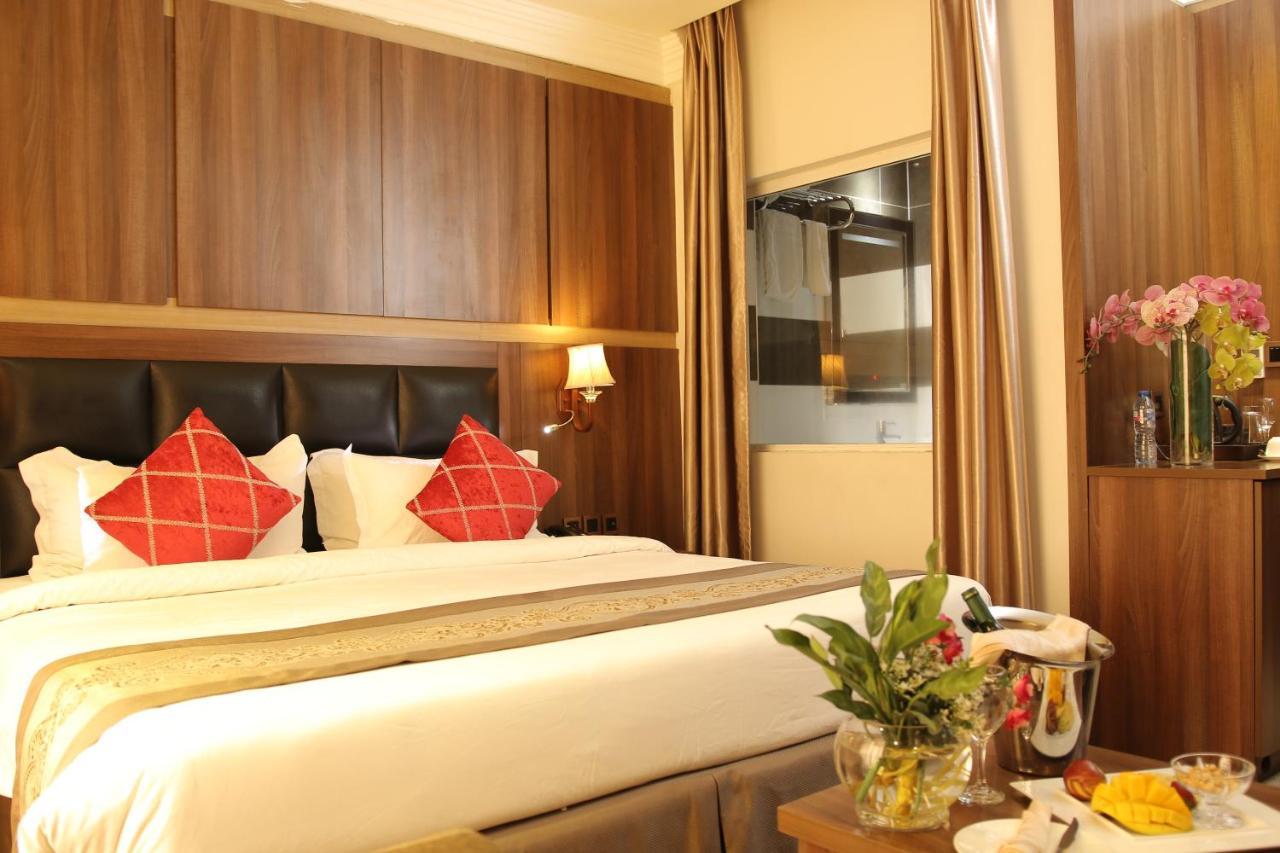 Grand Pela Hotel & Suites Абуджа Экстерьер фото