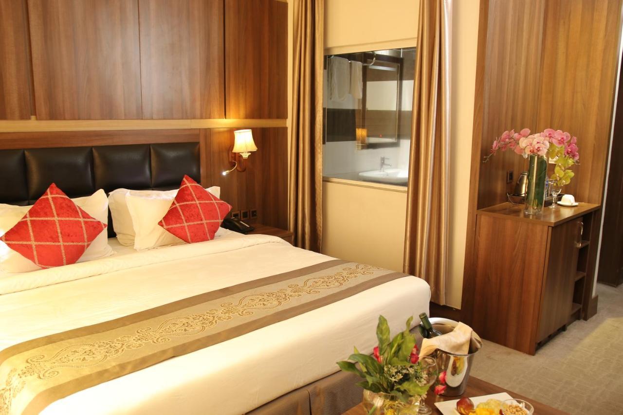 Grand Pela Hotel & Suites Абуджа Экстерьер фото