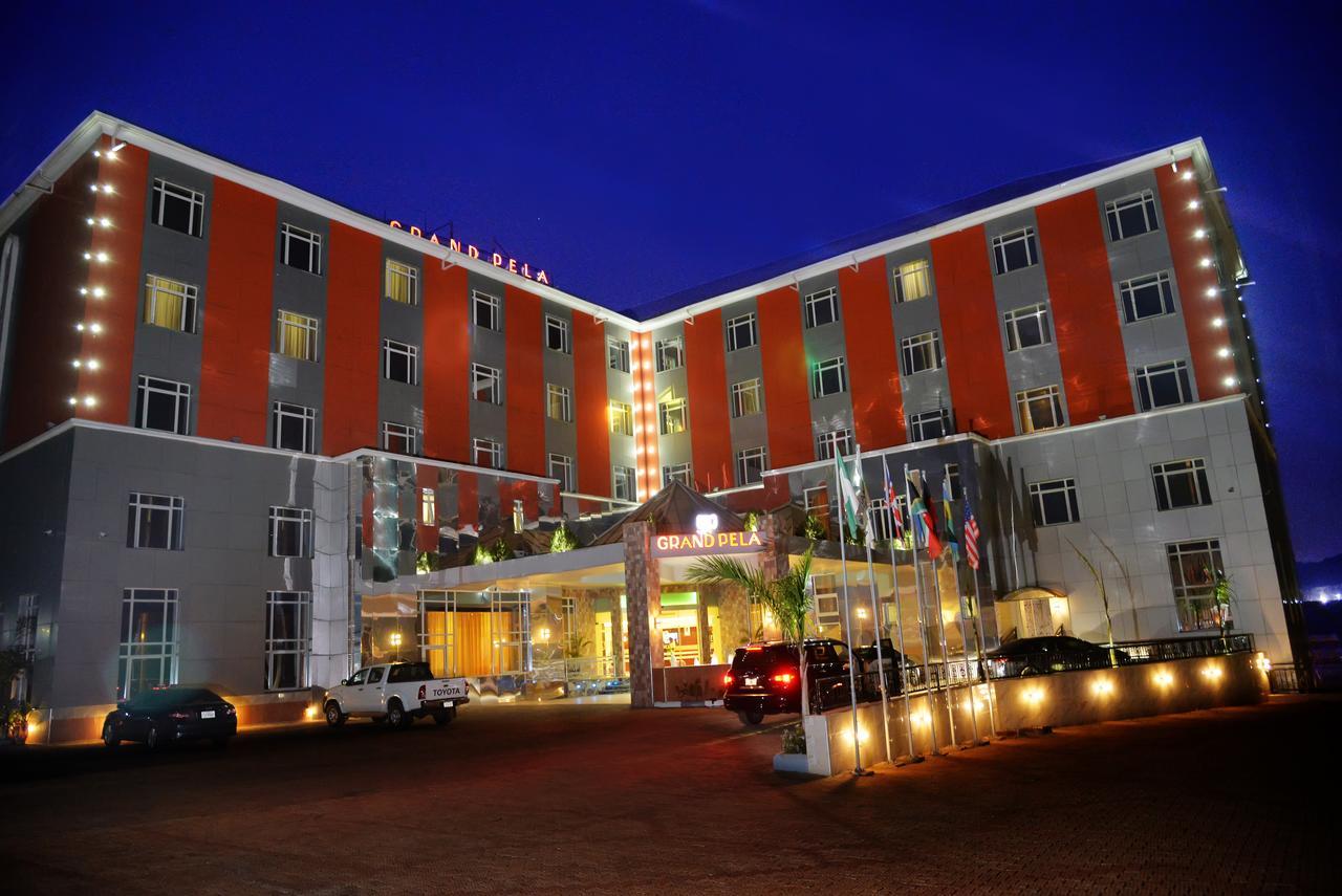 Grand Pela Hotel & Suites Абуджа Экстерьер фото