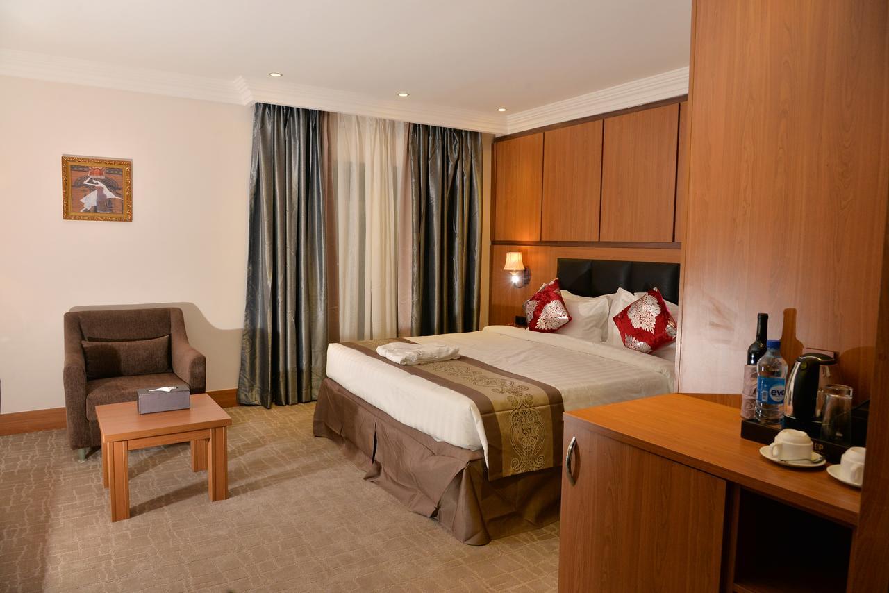 Grand Pela Hotel & Suites Абуджа Экстерьер фото