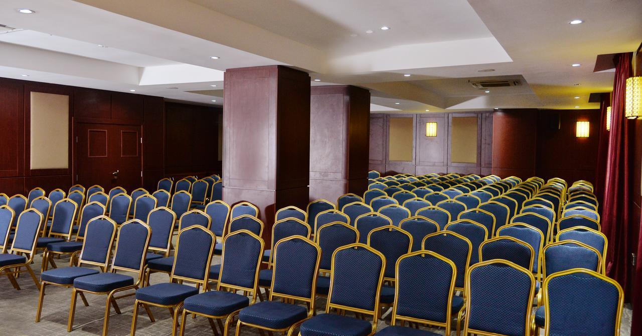 Grand Pela Hotel & Suites Абуджа Экстерьер фото