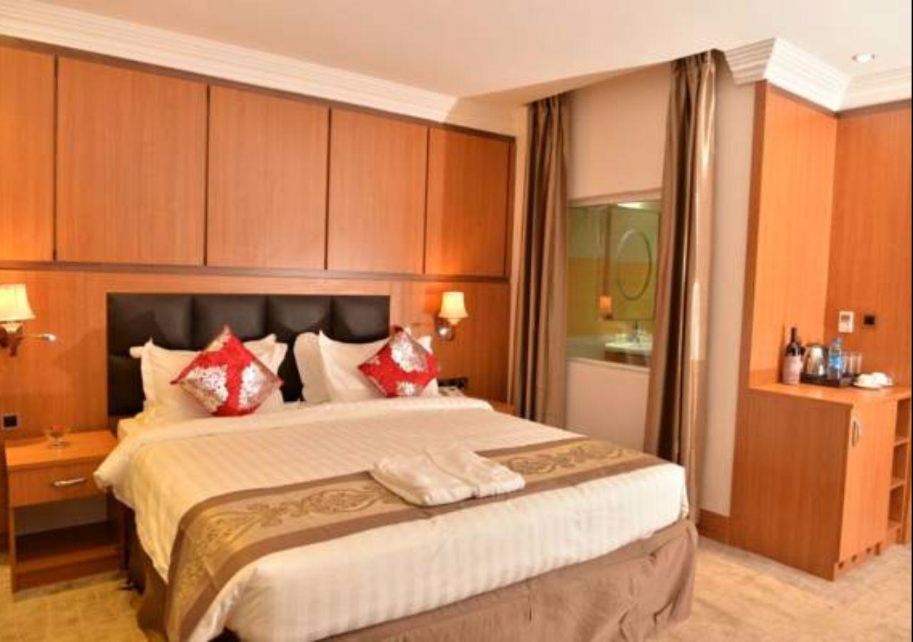 Grand Pela Hotel & Suites Абуджа Экстерьер фото