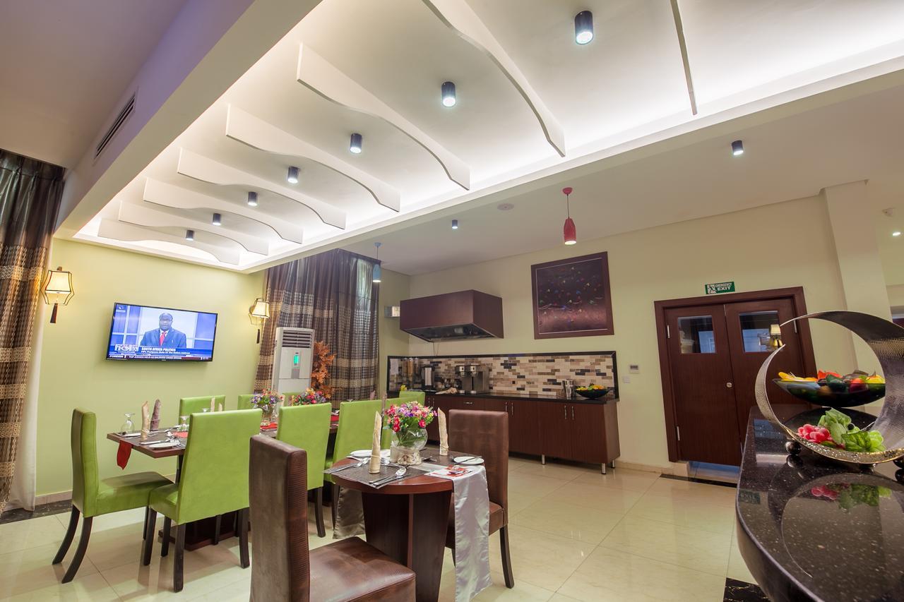 Grand Pela Hotel & Suites Абуджа Экстерьер фото